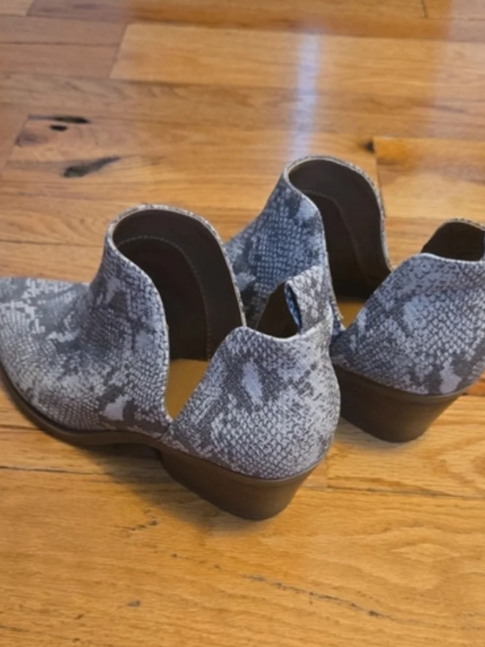 Universal Thread Gray Snake-Print Cutout Ankle Booties